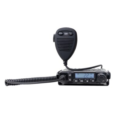 Stație radio CB PNI Escort HP 6500 PRO cu microfonul alături