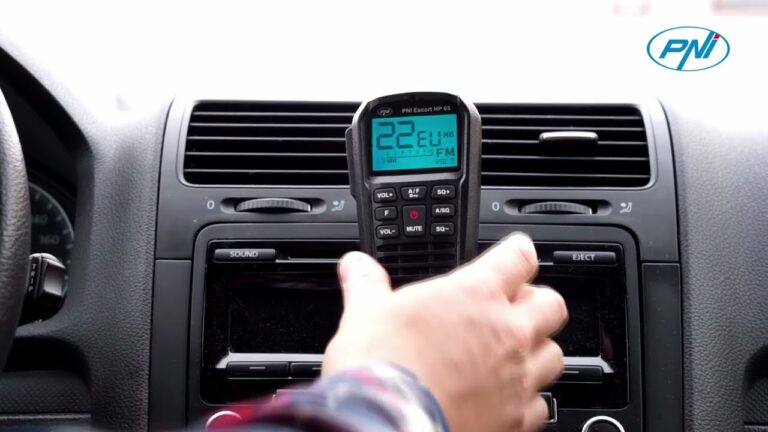 Stație Radio CB PNI Escort HP 65, Multistandard, 4W, 12V/24V, Ecran pe Microfon, Noise Blanker, ASQ, TOT